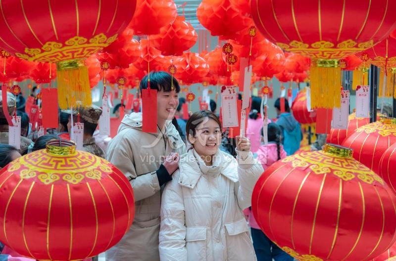 广场猜一生肖：解密生肖谜题背后的文化与趣味